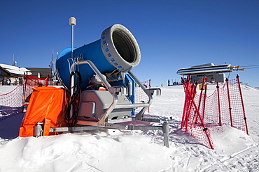 Snow cannon, snow making machine on the mountaintop plateau on Kronplatz mountain, 2272 m, Kronplatz winter sport region, Bruneck, Puster Valley, Province of Bolzano-Bozen, Italy, Europe