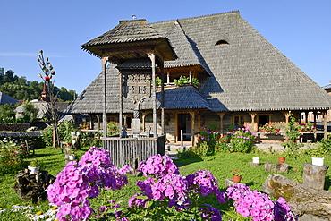 Traditional style wooden residential house, Botiza, Iza Valley, Maramures region, Romania, Europe