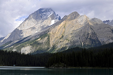 Maligne Lake, Mount Paul in the back, Maligne Valley, Jasper National Park, Canadian Rockies, Alberta, Canada