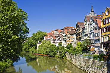 Houses on the Neckar river with Hoelderlinturm tower and punt, old town, Tuebingen, Swabian Alb, Baden-Wuerttemberg, Germany, Europe