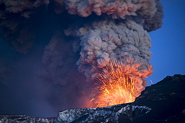 Eyjafjallajoekull volcano, eruption, Iceland, Europe