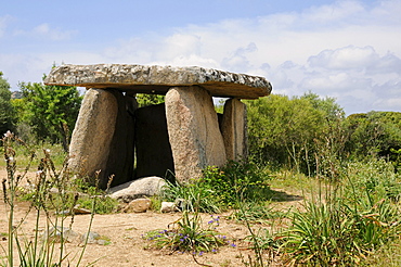 Grave stone, Dolmen of Fontanaccia on the plateau of Cauria, Corsica, France, Europe