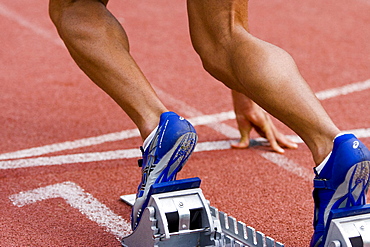 Start block, hundred meter run, detail of the feet