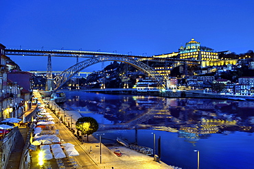 Cais da Ribeira, facing the bridge Ponte de Dom Luis I, Ribeira Quay, behind the monastery Mosteiro da Serra do Pilar, Vila Nova de Gaia, Rio Douro River, Porto, a UNESCO World Heritage Site, Portugal, Europe