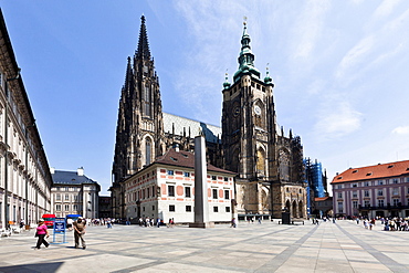 St. Vitus Cathedral, inner courtyard of Prague Castle, with the Mrakotin monolith, Hradschin, Prague Castle, UNESCO World Cultural Heritage Site, Prague, Czech Republic, Europe