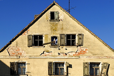 Old gable of a farmhouse with statue of a saint, Bruehl, Dechsendorf, Upper Franconia, Bavaria, Germany, Europe