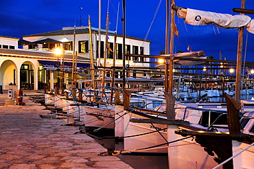 Sailing boats in the harbour in the evening, marina of Puerto de Pollensa, Port de Pollenca, Majorca, Balearic Islands, Mediterranean Sea, Spain, Europe