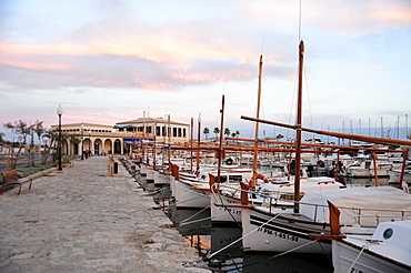 Sailing boats in the harbour in the evening, marina of Puerto de Pollensa, Port de Pollenca, Majorca, Mallorca, Balearic Islands, Mediterranean Sea, Spain, Europe