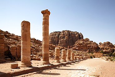 Colonnaded street, Petra, the capital city of the Nabataeans, rock city, UNESCO World Hertage Site, Wadi Musa, Hashemite Kingdom of Jordan, Orient, Middle East, Asia