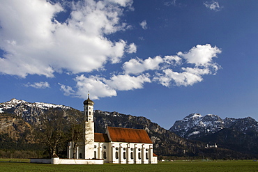 Church St. Coloman in front of Schloss Neuschwanstein castle, Fussen, Allgau, Germany, Europe