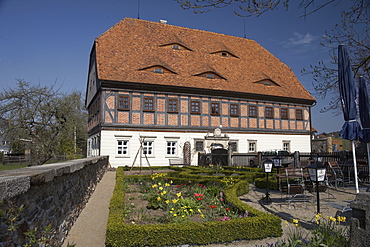 Faktorenhaus, traditional half-timbered house, register office, museum, tourist information, cottage garden, farm, Eibau, Saxony, Germany, Europe