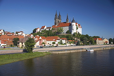 Albrechtsburg castle, cathedral and Bischofsschloss castle behind the Elbe river, Meissen, Saxony, Germany, Europe