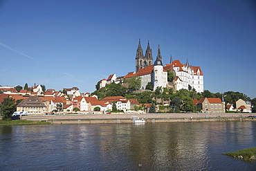 Albrechtsburg castle, cathedral and Bischofsschloss castle behind the Elbe river, Meissen, Saxony, Germany, Europe