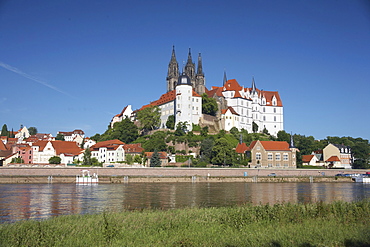 Albrechtsburg castle, cathedral and Bischofsschloss castle behind the Elbe river, Meissen, Saxony, Germany, Europe