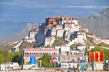 Potala Palace, UNESCO World Heritage Site, Lhasa, Tibet, Asia