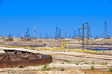 Oil field, oil industry on the Abseron peninsula, Azerbaijan, Caucasus Region, Eurasia