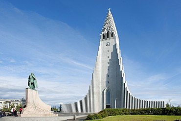 Statue of Leif Ericson, Leifur Eiriksson, in front of the high steeple of the Lutheran Hallgrimskirkja parish church, town centre, Reykjavik, Iceland, Scandinavia, Northern Europe, Europe