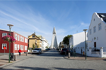 Skolavoerdustigur road, high steeple, Evangelical Lutheran Church Hallgrimskirkja, city center, Reykjavik, island, Iceland, Scandinavia, Northern Europe, Europe