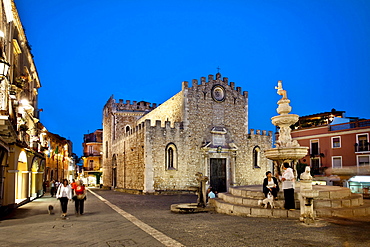 Evening mood, Cathedral, Piazza del Duomo, Taormina, Sicily, Italy, Europe