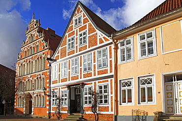 Historic houses, on the left the Buergermeister-Hintze-Haus house in the old town of Stade, Lower Saxony, Germany, Europe