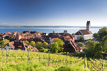 Historic town centre of Meersburg with the oldest inhabited castle in Germany and the Parish Church of the Visitation, Baden-Wuerttemberg, Germany, Europe