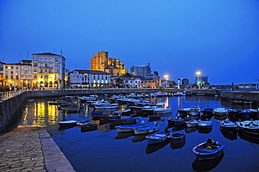 Evening mood, harbour with boats, Castro Urdiales, Gulf of Biscay, Cantabria, Spain, Europe