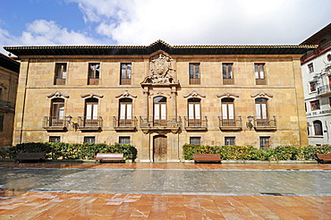 Historic building, Plaza Alfonso II, Oviedo, Asturias, Spain, Europe