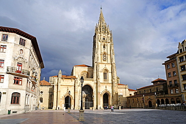 San Salvador Cathedral, Plaza Alfonso II, Oviedo, Asturias, Spain, Europe