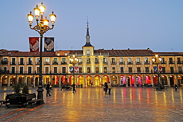 Evening mood, Plaza Mayor square, Leon, Castilla y Leon province, Spain, Europe