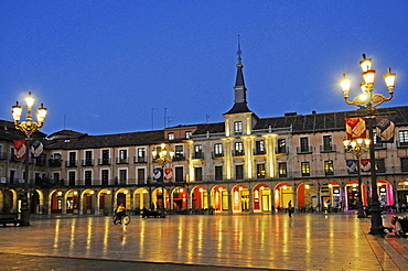 Evening mood, Plaza Mayor square, Leon, Castilla y Leon province, Spain, Europe