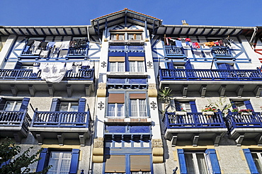 Colourful facade with blue shutters and balconies, fishing quarter, Hondarribia, coastal village, Irun, Pais Vasco, Basque Country, Spain, Europe