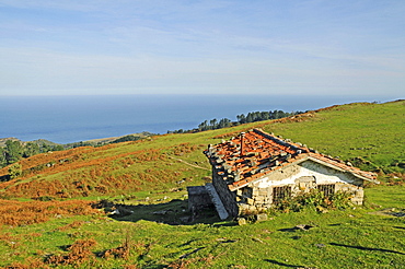 Small old house, cottage, coastal landscape, Mt Jaizkibel, Hondarribia, Pais Vasco, Basque Country, Spain, Europe