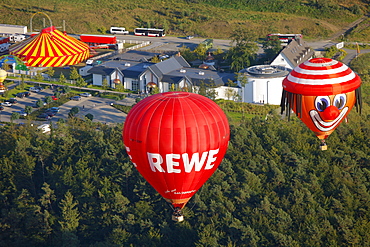 Aerial view, hot air balloons, 20th Warsteiner Montgolfiade, hot air balloon festival, Warstein, Sauerland, North Rhine-Westphalia, Germany, Europe