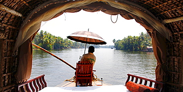 Skipper, helmsman, of a houseboat on a canal, Haripad, Alappuzha, Alleppey, Kerala, India, Asia