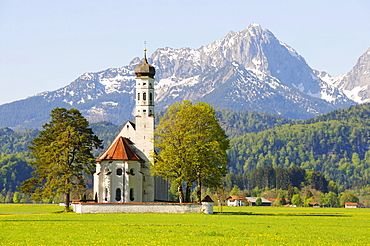 Sanctuary at St. Coloman near Fuessen, Thannheimer Berge mountains, Ostallgaeu, Allgaeu, Bavaria, Germany, Europe