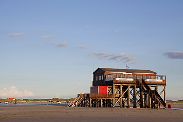 Cafe and restaurant Silbermoewe, stilted house on the beach, North Sea, St. Peter-Ording, Schleswig-Holstein, Germany, Europe