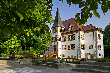 Wasserschloss Entenstein moated castle in Schliengen, Markgraeflerland, Baden-Wuerttemberg, Germany, Europe