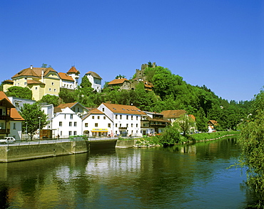 Hals with the Ruine Hals castle ruins, above the river Ilz, Passau, Lower Bavaria, Germany, Europe