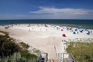 Beach, Baltic Sea resort town of Ahrenshoop, Fischland, Mecklenburg-Western Pomerania, Germany, Europe