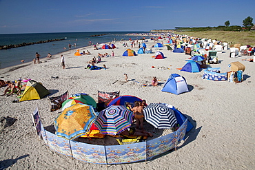 Beach, Baltic Sea resort town of Wustrow, Fischland, Mecklenburg-Western Pomerania, Germany, Europe