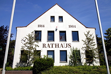 Town hall, Baltic resort Groemitz, Luebecker Bucht bay, Baltic Sea coast, Schleswig-Holstein, Germany, Europe