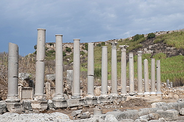 Ancient colonnaded street, Perga, a large site of ancient ruins, Antalya, Turkish Riviera, Turkey, Asia