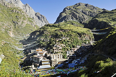 View of the Terdrom convent, Tibet, China, Asia