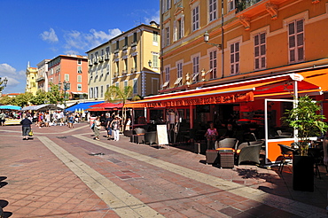 Streetcafe and restaurant at Cours Saleya, Nice, Nizza, Cote d'Azur, Alpes Maritimes, Provence, France, Europe