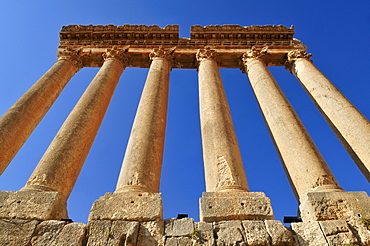 Antique ruins of the Jupiter temple at the archeological site of Baalbek, Unesco World Heritage Site, Bekaa Valley, Lebanon, Middle East, West Asia