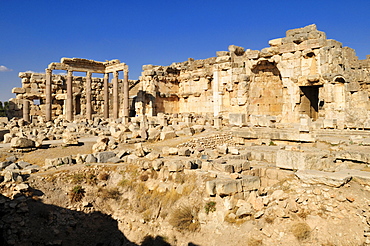 Ancient ruins at the archeological site of Baalbek, Unesco World Heritage Site, Bekaa Valley, Lebanon, Middle East, West Asia