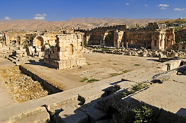 Antique ruins at the archeological site of Baalbek, Unesco World Heritage Site, Bekaa Valley, Lebanon, Middle East, West Asia