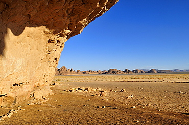 Abri with neolithic rock art on Tasset Plateau, Tassili n'Ajjer National Park, Unesco World Heritage Site, Wilaya Illizi, Algeria, Sahara, North Africa