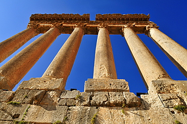 Antique ruins of the Jupiter temple at the archeological site of Baalbek, Unesco World Heritage Site, Bekaa Valley, Lebanon, Middle East, West Asia