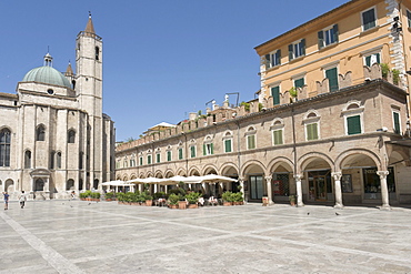 Piazza del Popolo, with typical porticato, arcade, and transept of the church of San Francesco, in Ascoli Piceno, Marches, Italy, Europe